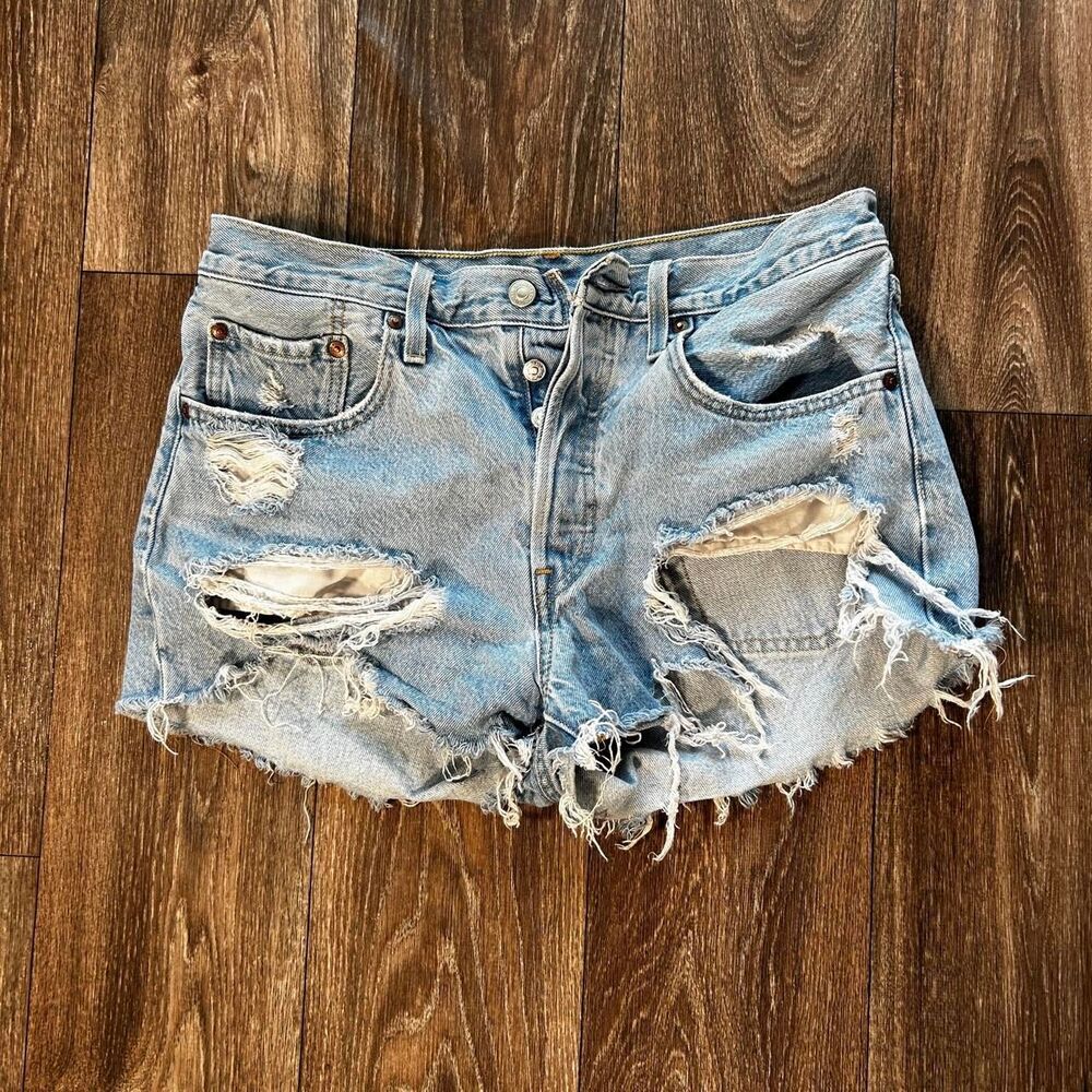 Levi’s 501 Distressed Denim Cutoff Shorts W30
